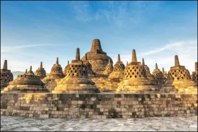 Borobudur, un temple bouddhiste aux formes étranges. Où se situe-t-il ?