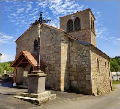 Vous avez sur cette image l'église Notre-Dame de la Bienheureuse Vierge Marie, à Saint-Alyre-d'Arlanc. Village de l'arrondissement d'Ambert, il se situe dans le département ...