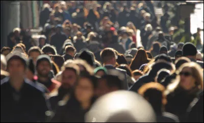 Combien d'habitants compte la France au début de l'année 2024 ?