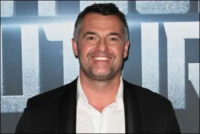 Qui est cet acteur qui joue le rôle de ''Gilbert Alibert'' dans le film ''Le Visiteur du futur'' ?