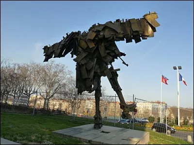 Quel sculpteur est l'auteur de cette sculpture baptisée ''L'Homme du futur'' ?