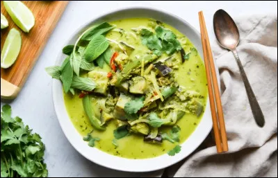 Thaïlande
Une variété de curry de couleur verte faite avec des légumes, souvent servie avec du poulet et du riz.
C'est le...