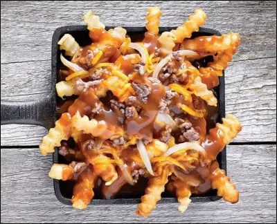 Canada
Un célèbre plat portant le nom d'un chef d'État, composé de frites, de fromage et de sauce brune.
C'est...