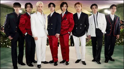 Quand a débuté le groupe Stray Kids ?