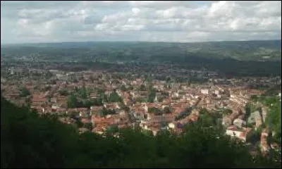 De ces trois personnalit&eacute;s, laquelle est n&eacute;e &agrave; Mazamet ? (Photo : vue de la ville).