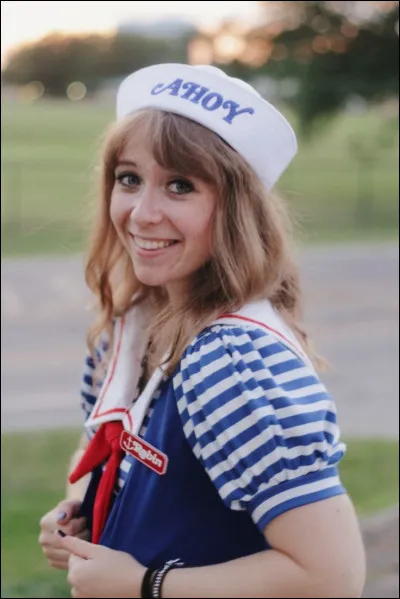 Observez attentivement l'image de cosplay présentée.
Choisissez parmi les 4 propositions de sagas geeks celle qui correspond au personnage représenté.