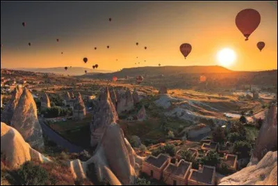 Toujours au Moyen Orient, la ville de Göreme se situe dans la région de Cappadoce, mais dans quel pays ?