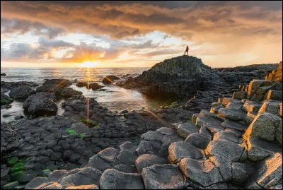 La Chaussée des Géants, incroyable formation volcanique composée d'hexagones, se situe au Royaume-Uni. Plus précisément, où se situe-t-elle ?