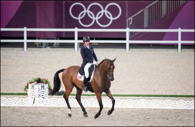 Qui a gagné une médaille dor à lépreuve de dressage du concours complet par équipe aux JO 2024 ?