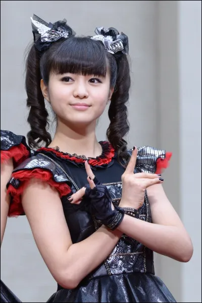 Moa Kikuchi, aussi connu sous le nom de scène de Moametal, est la chanteuse du groupe de métal japonais :