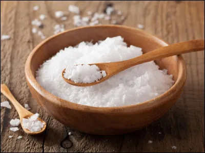 Au contraire de la mer Morte, quelle mer a un taux de sel extrêmement bas ?