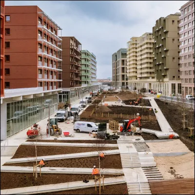 Quels Jeux olympiques ont vu pour la premi&egrave;re fois un village olympique pour loger les athl&egrave;tes ?