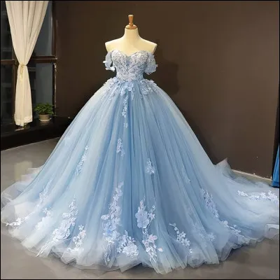 Tu es invitée à une grande fête. Quelle robe mets-tu ?