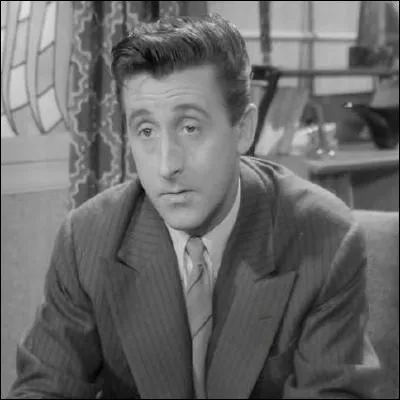 Dans quelle saga cin&eacute;matographique fran&ccedil;aise peut-on entendre la r&eacute;plique "Il faut rester groupir" ?