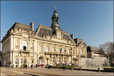 La commune de Tours est la préfecture de l'Indre.