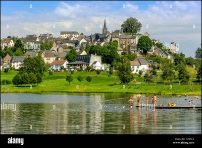 Les habitants de la commune de La Tour-d'Auvergne dans le Puy-de-Dôme s'appellent les Tourangeaux.