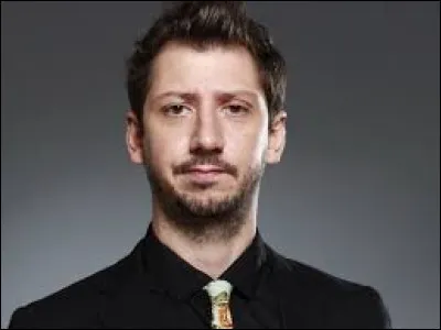 Complétez le pseudonyme de cet humoriste français : "Monsieur...