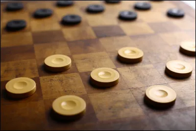 Comment appelle-t-on ce jeu de société ?

Cartes-culture-dé.