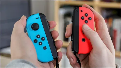 Petite pause dans la chronologie. &Agrave; votre avis, pourquoi les Joy-Con principaux sont-ils bleus et rouges ?