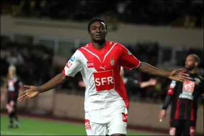 Le nigrian Maazou appartenant au Znit St - Ptersbourg...