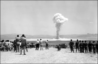 Qui a fait le premier essai nucléaire et quand s'est-il déroulé ?