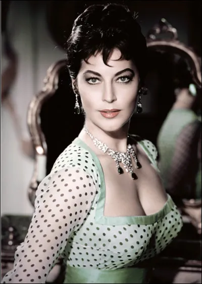 Qui était cette actrice américaine (1922-1990), archétype de la femme fatale, surnommée "le plus bel animal du monde " ?