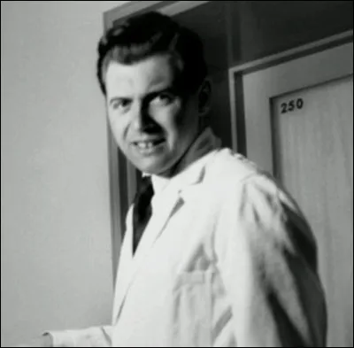 Médecin à Auschwitz-Birkenau, il pratiqua des expériences meurtrières sur des prisonniers du camp. Il ne fut jamais réellement retrouvé et échappa au tribunal de Nuremberg. Quel est son nom ?