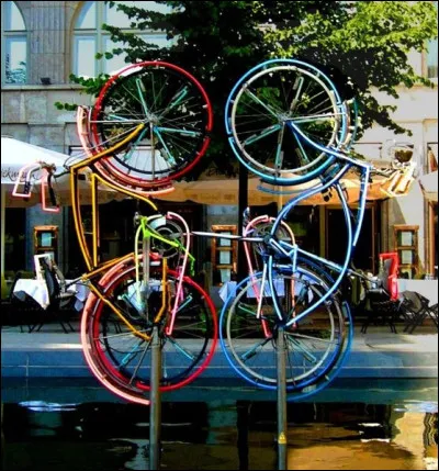Dans quelle ville peut-on voir les Riding Bikes de Robert Rauschenberg ?