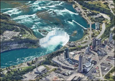 Quel est le nom de ces chutes d'eau situées entre le Canada et les États-Unis ?