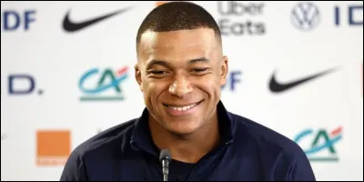 Kylian, footballeur international français, rejoint le Real Madrid en 2024, pour une période de cinq ans. Lors de son transfert, il a perdu son nom.