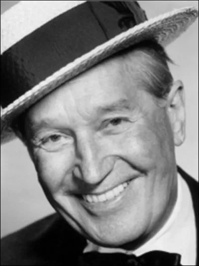 Quel est le patronyme de ce Maurice (1888-1972), chanteur, acteur, parolier, danseur, imitateur, comique et homme d'affaires français ?
