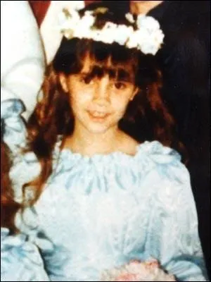 Elle est habille en demoiselle d'honneur. Qui est-ce ?