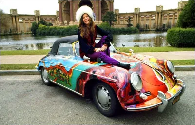 Quelle chanteuse fit repeindre sa Porsche 356 de 1964 de façon psychédélique ?