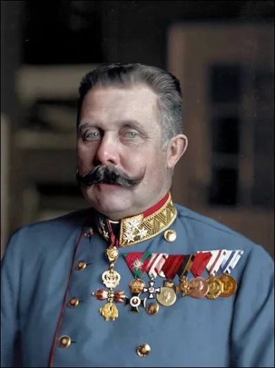 En 1902 il effectue son service militaire comme chauffeur...