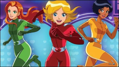 Dans ''Totally Spies'', comment s'appelle la fille habillée en rouge ?