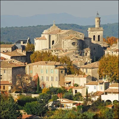 Quel monument les Romains ont-ils bâtis au Ier siècle près dUzès, en Occitanie ?