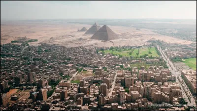 "Le voyage à Robinson" "Quand la grosse dame chante" ne l'empêche pas d'aller au "bal chez Temporel". Qui est cette chanteuse que les escaliers de la Butte ne rebute pas ?