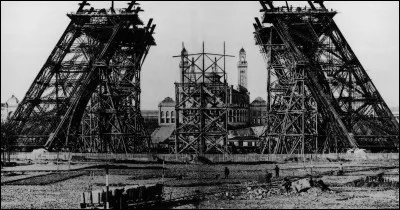 Quelle était la couleur des éléments de structure de la tour Eiffel avant son montage ?