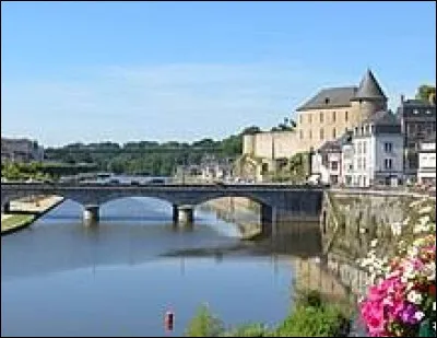 Quelle est la préfecture de la Mayenne ?