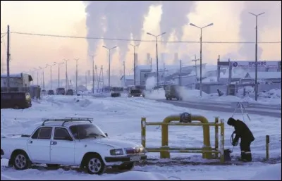 Cette ville russe est considérée comme une des plus froides au monde. Pour ceux qui ne sont pas habitués, cela peut entrainer un choc. Quel est son nom ?