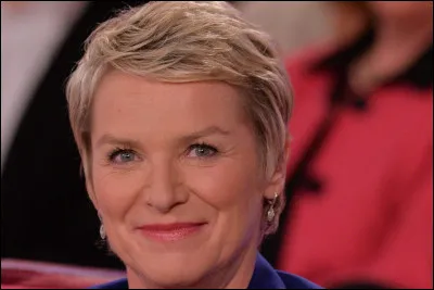 Élise Lucet fait trembler nombre d'entreprises et structures. Journaliste, quelle est l'émission-phare qu'elle anime depuis 2016 ?