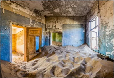 Le village de Kolmanskop a été petit à petit envahi par le sable du désert. Il a été abandonné. Dans quel pays se situe-t-il ?