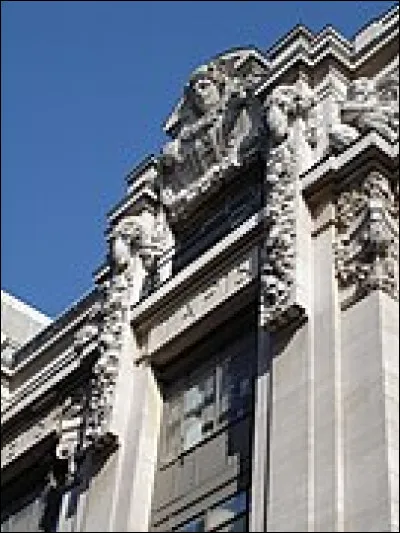 L'objet extragalactique émettant une énergie intense a pour nom...