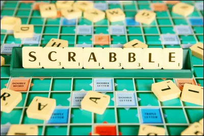 Au scrabble, combien de lettres un joueur dispose-t-il en début de partie ?