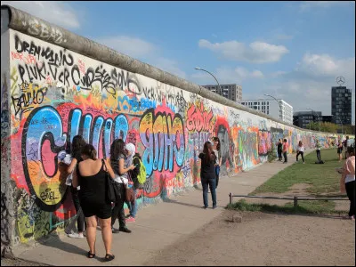 Quelle est la date de la chute du mur de Berlin ?