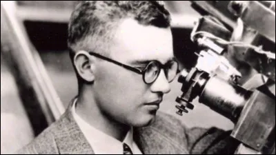 Quelle planète a été découverte par Clyde Tombaugh en 1930 ?