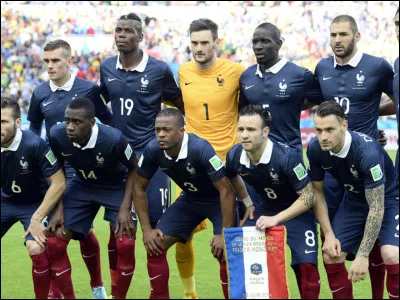 Quelqu'un en train de jouer au foot te fait un croche-pied sans faire exprès :