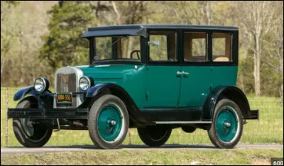Cette voiture populaire américaine est venue chasser avec succès sur les terres de la Ford Model T, permettant la poursuite de l'expansion de sa marque. Quelle est cette voiture ?