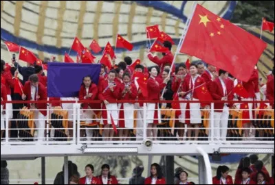 Ce drapeau est celui d'une grande nation aux Jeux olympiques.
