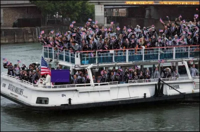 Ce bateau est rempli d'athlètes en très grand nombre. De quel pays viennent-ils ?